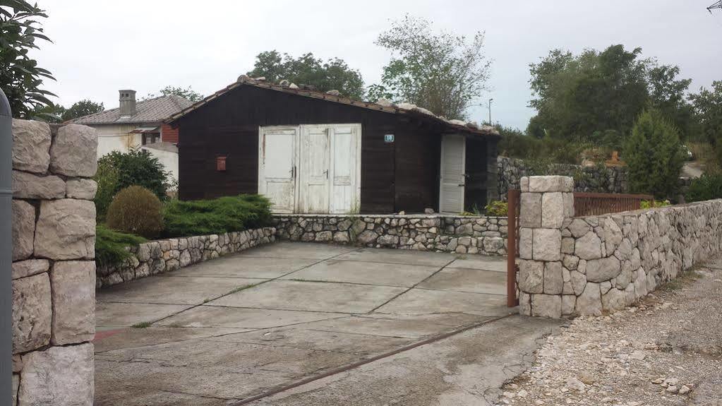 Guesthouse Konti Rijeka Bagian luar foto